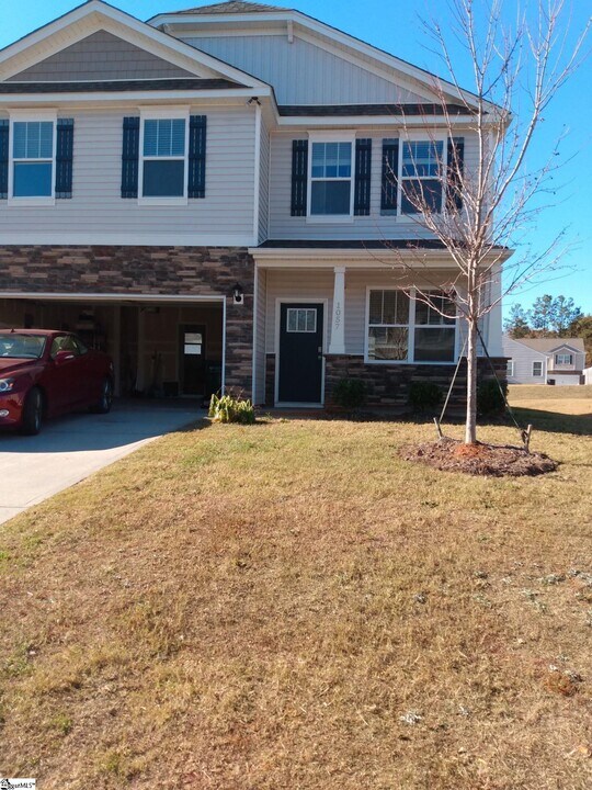 1057 Longstone Wy in Spartanburg, SC - Building Photo