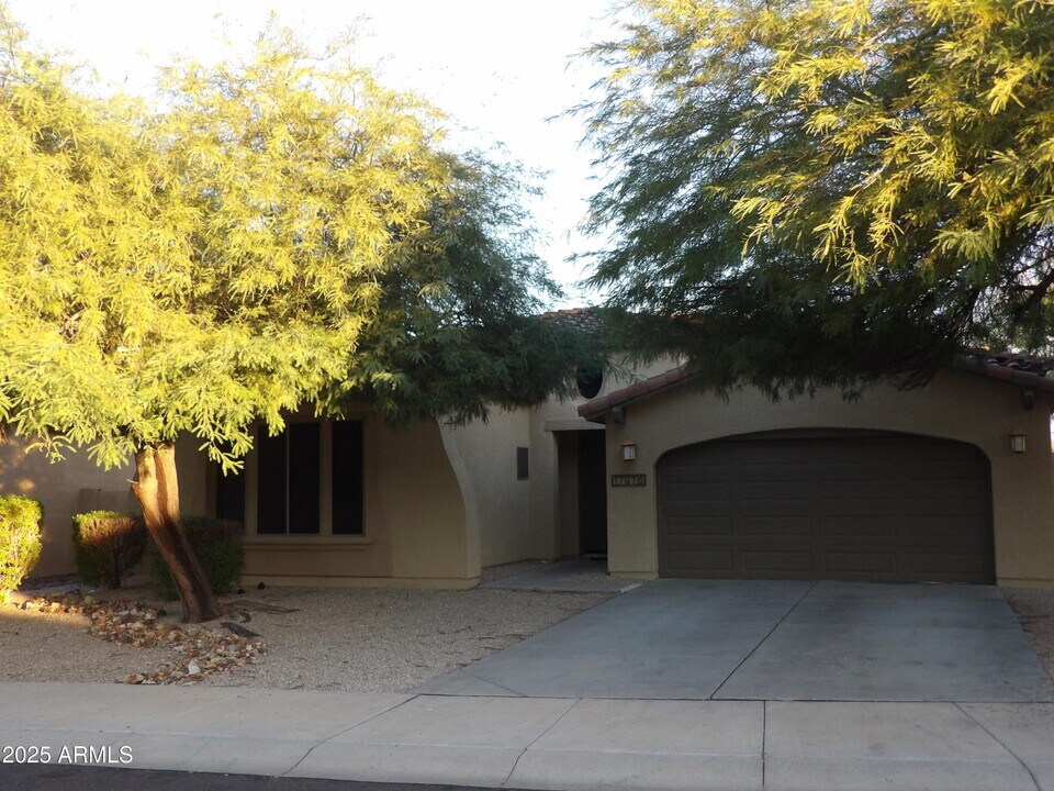 17976 W Paseo Way in Goodyear, AZ - Building Photo
