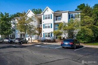 936 Waterford Dr in Edison, NJ - Building Photo - Building Photo