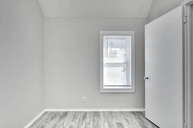 Square 131 - 4880 - 12 Plex in Omaha, NE - Building Photo - Building Photo