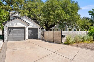 210 Le Grande Ave in Austin, TX - Building Photo - Building Photo