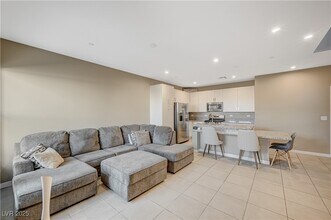 9864 Kings Glen St in Las Vegas, NV - Building Photo - Building Photo