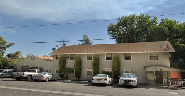 241 Hospital Rd in Sonora, CA - Building Photo - Building Photo