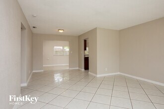 3430 NW 34th St in Lauderdale Lakes, FL - Foto de edificio - Building Photo