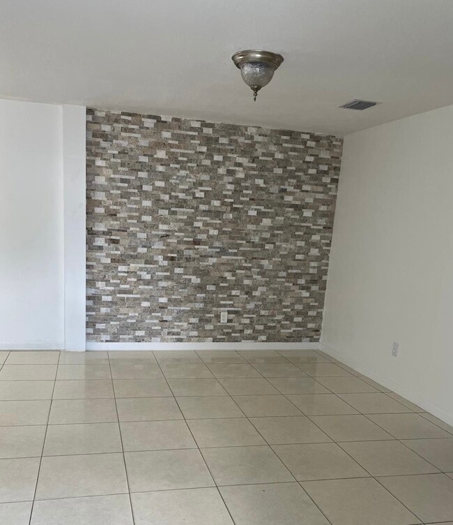 2230 NW 1st St in Miami, FL - Building Photo - Building Photo