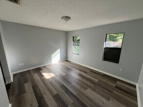 5740 9th St in Zephyrhills, FL - Building Photo - Building Photo