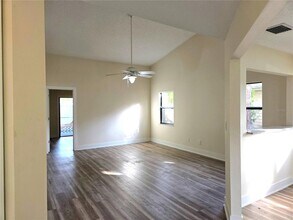 1717 Needles Ln E in Largo, FL - Building Photo - Building Photo