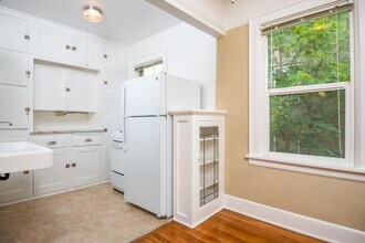 Sara Ann Apartments in Portland, OR - Foto de edificio - Interior Photo