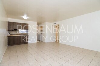 1326 N Miller Rd in Tempe, AZ - Foto de edificio - Building Photo