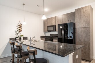 Garland Apartments in Clinton Township, MI - Foto de edificio - Interior Photo