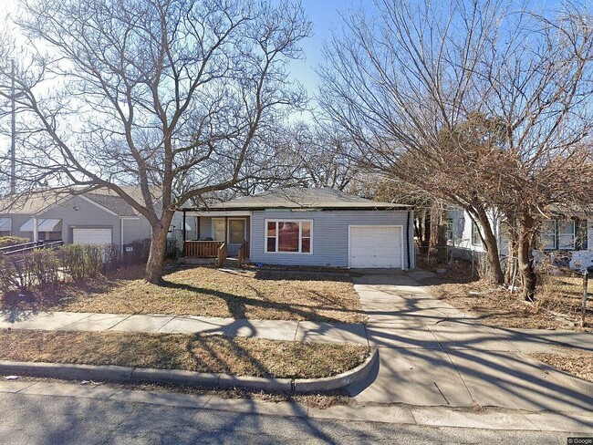 property at 1223 N Piatt Ave