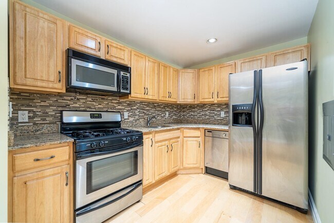 413 9th St-Unit -202 in Union City, NJ - Building Photo - Building Photo