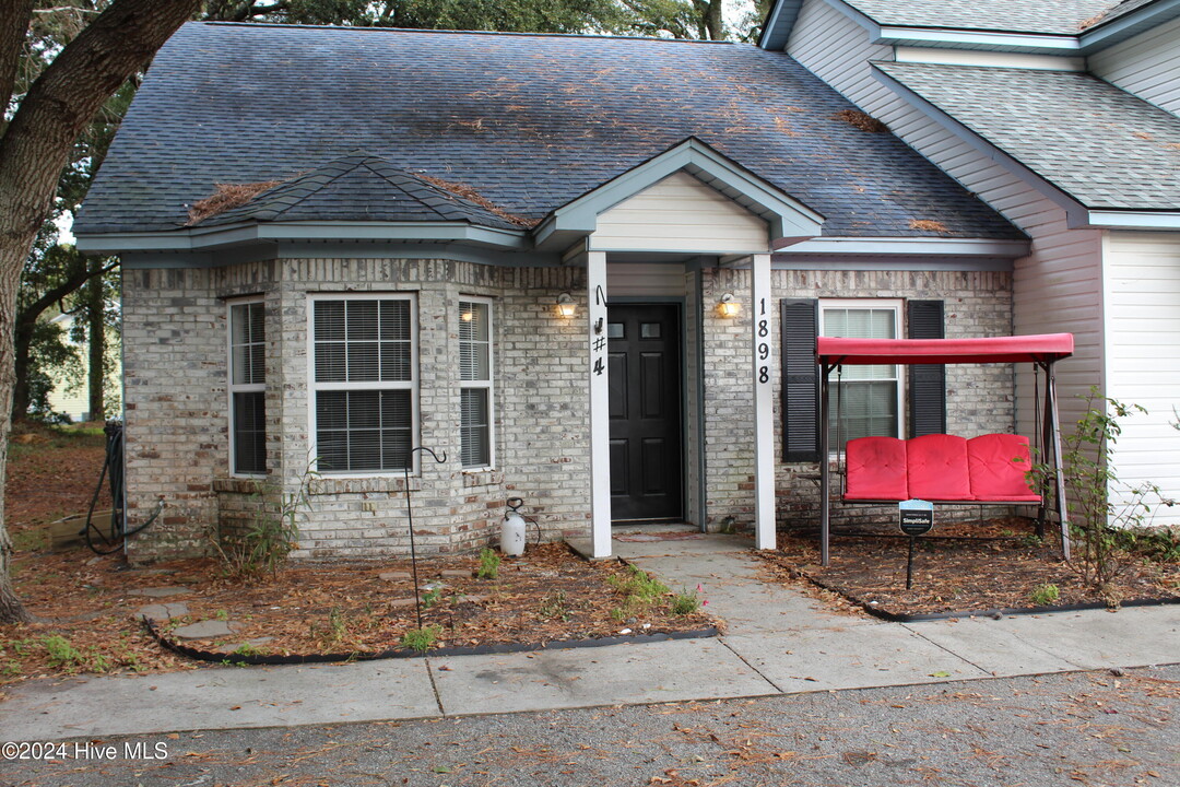 1898 Norwood St SW in Ocean Isle Beach, NC - Building Photo