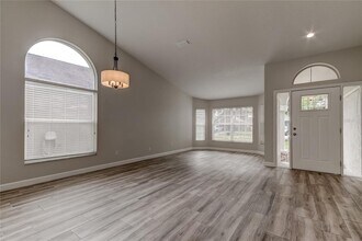 10426 Springrose Dr in Tampa, FL - Building Photo - Building Photo