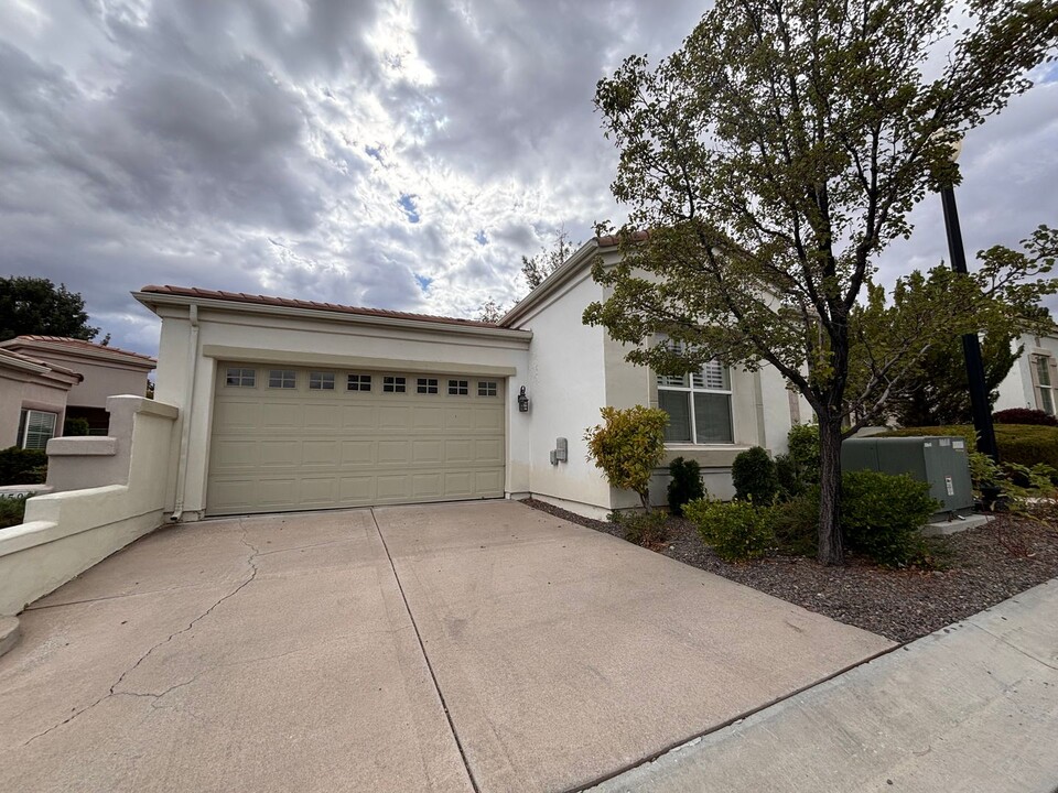 4565 Tosco Dr in Reno, NV - Foto de edificio