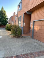 2152 Clinton Ave, Unit B in Alameda, CA - Building Photo