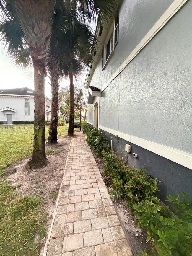 1415 NW 34th Way in Lauderhill, FL - Building Photo - Building Photo