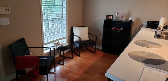 1064 N Montgomery St