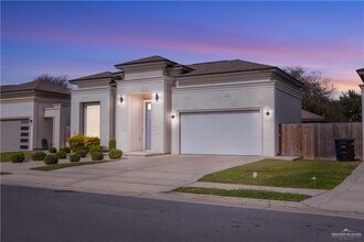 30 Wisteria Ave in McAllen, TX - Building Photo - Building Photo