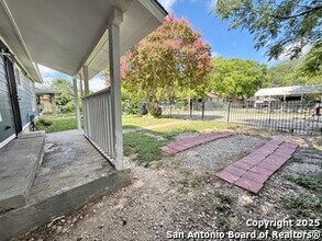 230 S San Gabriel Ave in San Antonio, TX - Building Photo - Building Photo