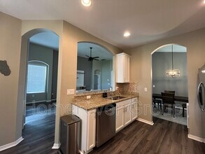12728 Avelar Creek Dr in Riverview, FL - Building Photo - Building Photo