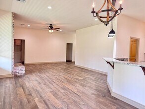 2433 Santa Monica St in Edmond, OK - Foto de edificio - Building Photo