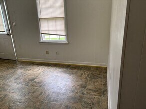 400 W Market St in Decherd, TN - Building Photo - Building Photo