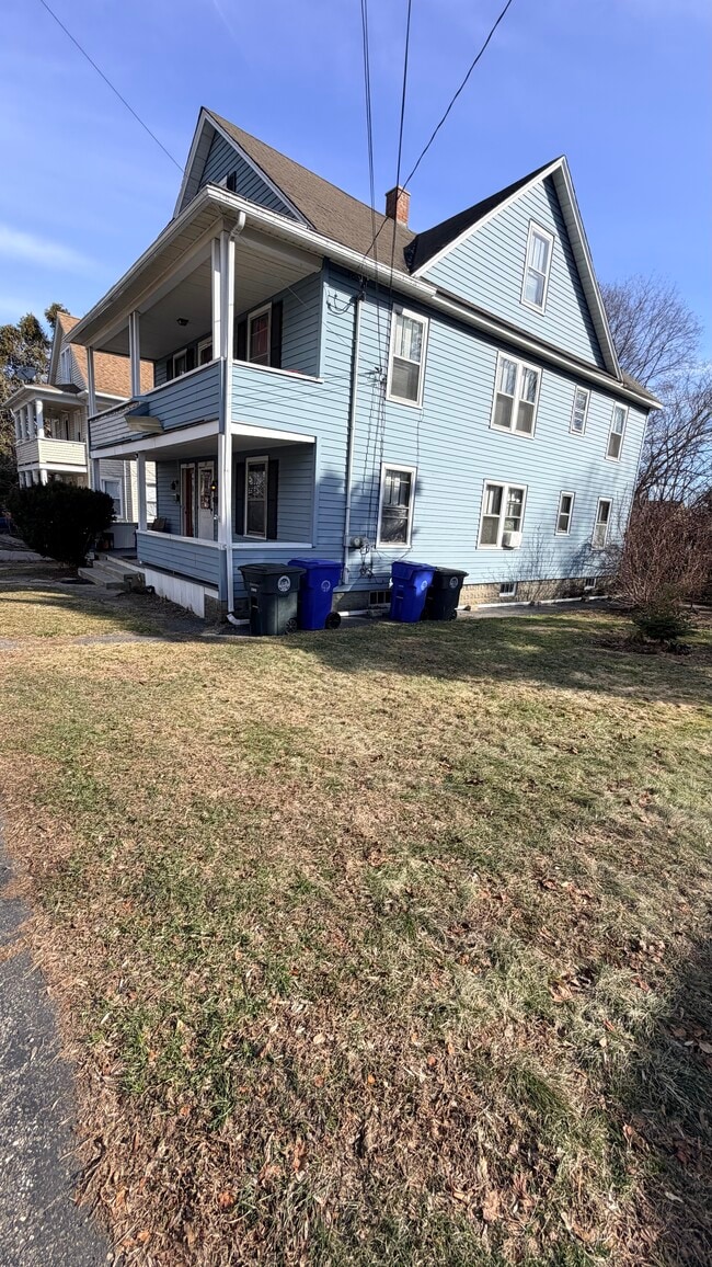 27 Beechwood Ave, Unit 27 Beechwood Ave. Torring in Torrington, CT - Building Photo - Building Photo