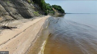 2492 N Independence Dr in Montross, VA - Building Photo