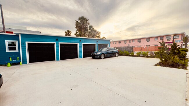 617 Riverview Blvd in Daytona Beach, FL - Foto de edificio - Building Photo