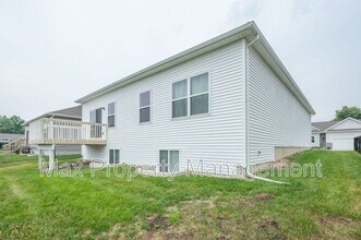 425 SE Willow Run Ln in Ankeny, IA - Building Photo - Building Photo