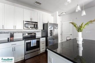 480 N Orange Ave, Unit 237 in Orlando, FL - Foto de edificio - Building Photo