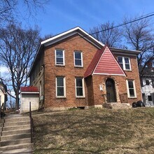 946 E Johnson St, Unit 1 in Madison, WI - Foto de edificio - Building Photo