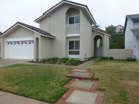 21705 Cabrosa in Mission Viejo, CA - Building Photo
