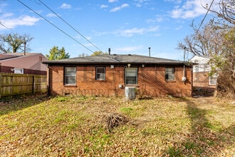 1780 N Old Manor Rd in Wichita, KS - Foto de edificio - Building Photo