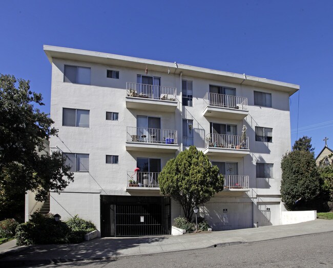 469 Van Buren Ave in Oakland, CA - Building Photo - Building Photo