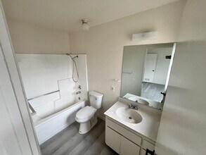 686 Woodcrest Dr in Lake Elsinore, CA - Building Photo - Building Photo