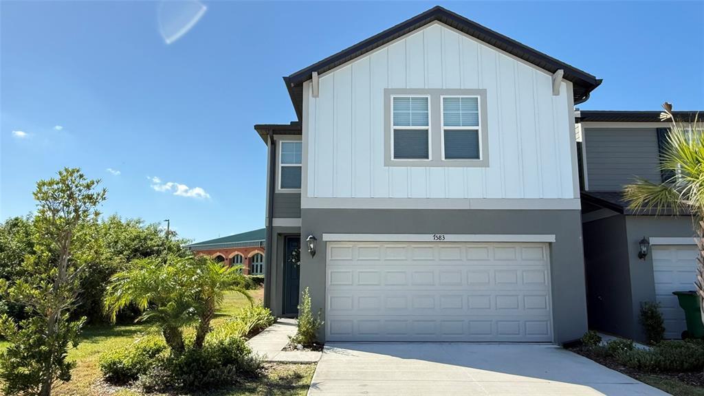 7583 Momentum Pkwy in Wesley Chapel, FL - Building Photo