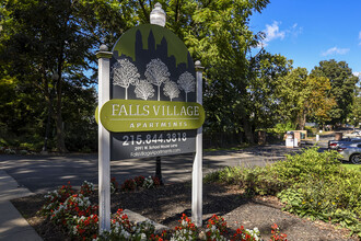 Falls Village in Philadelphia, PA - Foto de edificio - Building Photo