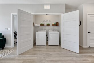 Arasan in Shakopee, MN - Foto de edificio - Building Photo