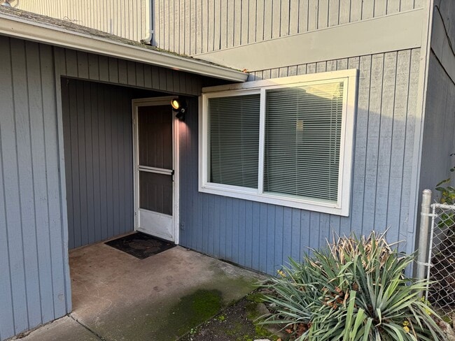 620 W Quinalt St in Springfield, OR - Building Photo - Building Photo