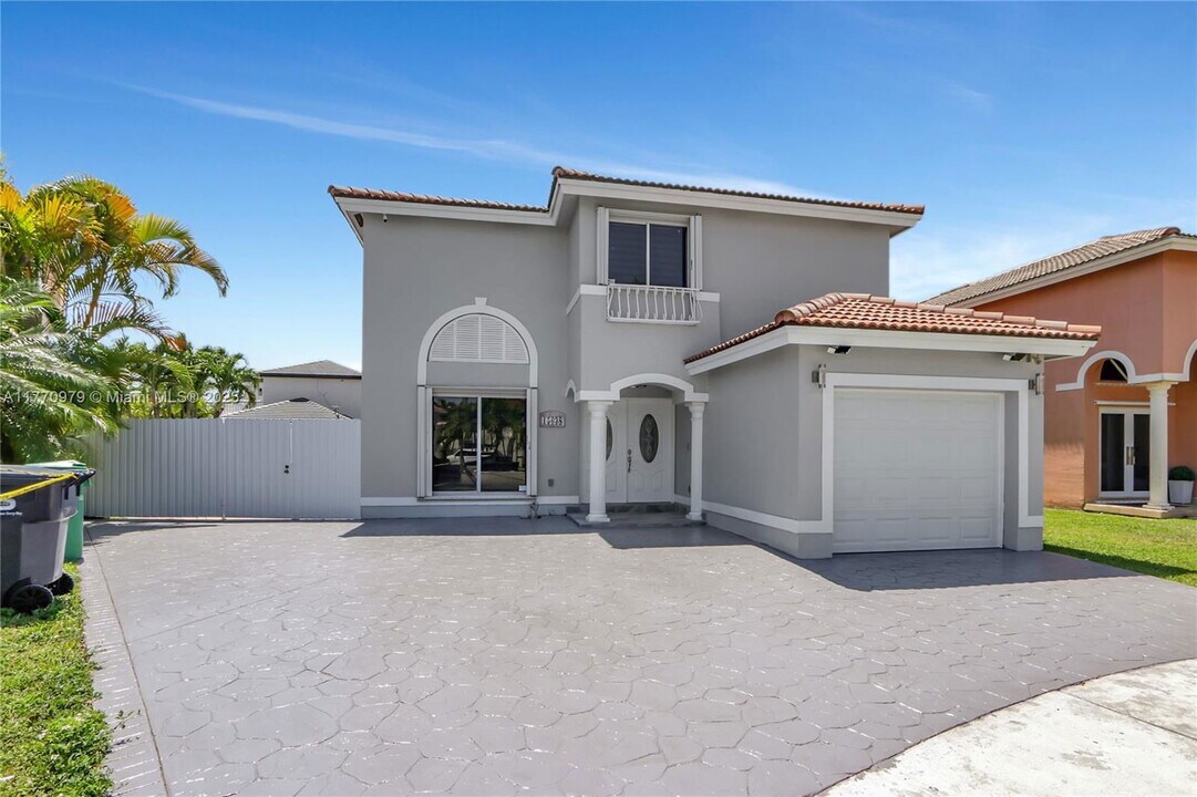 15638 SW 91st Ln in Miami, FL - Building Photo