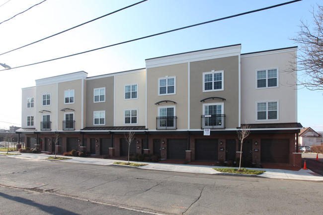 The Townhomes at Union Square in Schenectady, NY - Building Photo - Building Photo