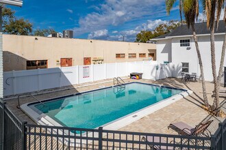 South Boulevard Townhouses in New Port Richey, FL - Foto de edificio - Building Photo
