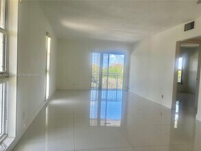 405 S Pine Island Rd in Plantation, FL - Building Photo - Building Photo