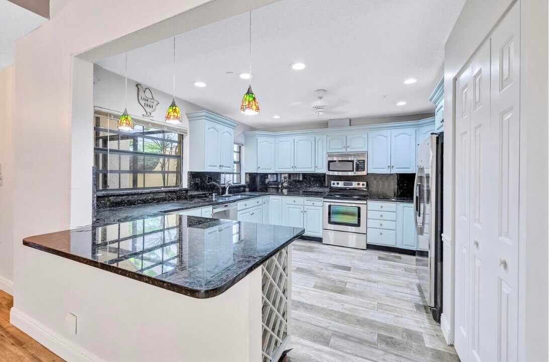2075 NW 15th Pl in Delray Beach, FL - Building Photo