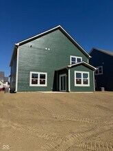 7581 Fallsworth Dr in Avon, IN - Foto de edificio - Building Photo