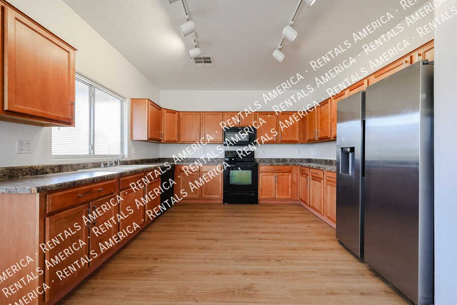 1295 E Leaf Rd in San Tan Valley, AZ - Building Photo