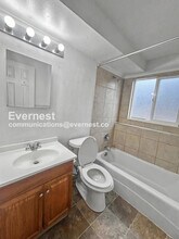 1075 Magnolia St, Unit 1 in Colorado Springs, CO - Foto de edificio - Building Photo