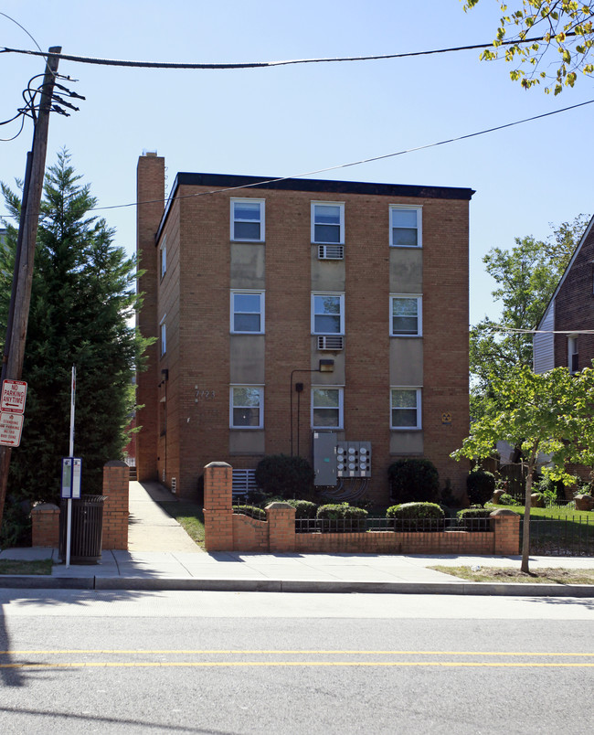 7723 Alaska Ave NW in Washington, DC - Foto de edificio - Building Photo